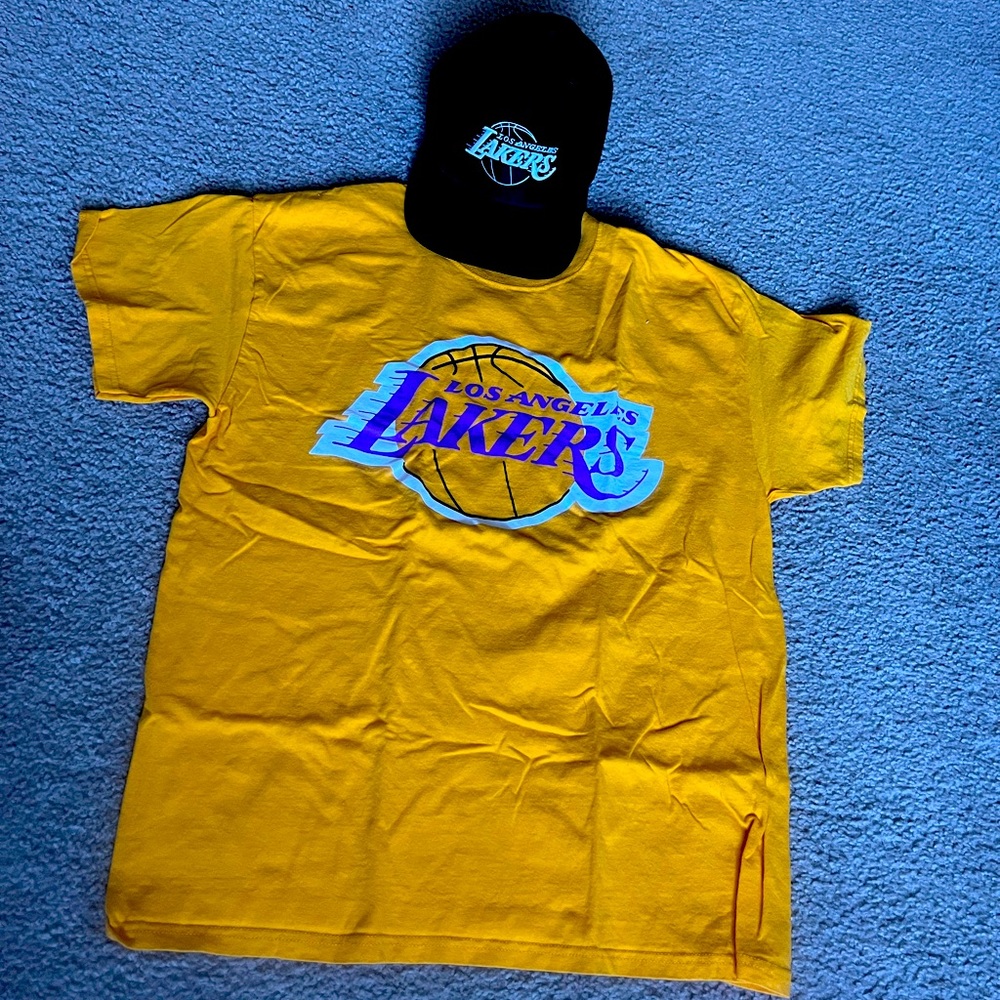 LA Lakers Hat and T-shirt (size Large). Like New.
